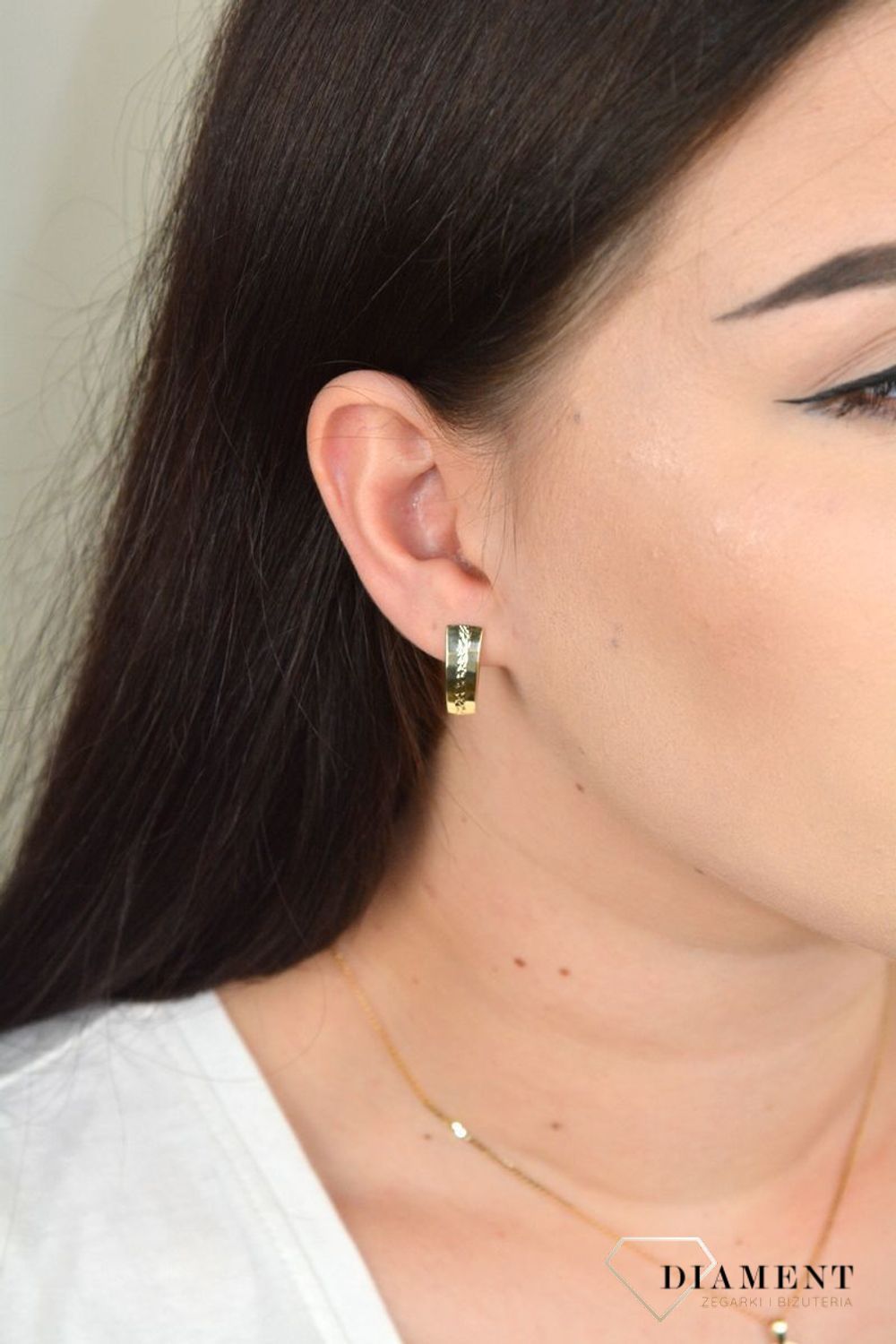 Złote kolczyki z grawerowanym środkiem KL 6857C.jpg